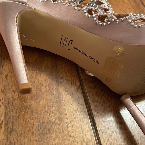 INC CHAMPAGNE SATIN SHOE W CRYSTAL BEADS NEW NEVER WORN - Picture 5 of 10